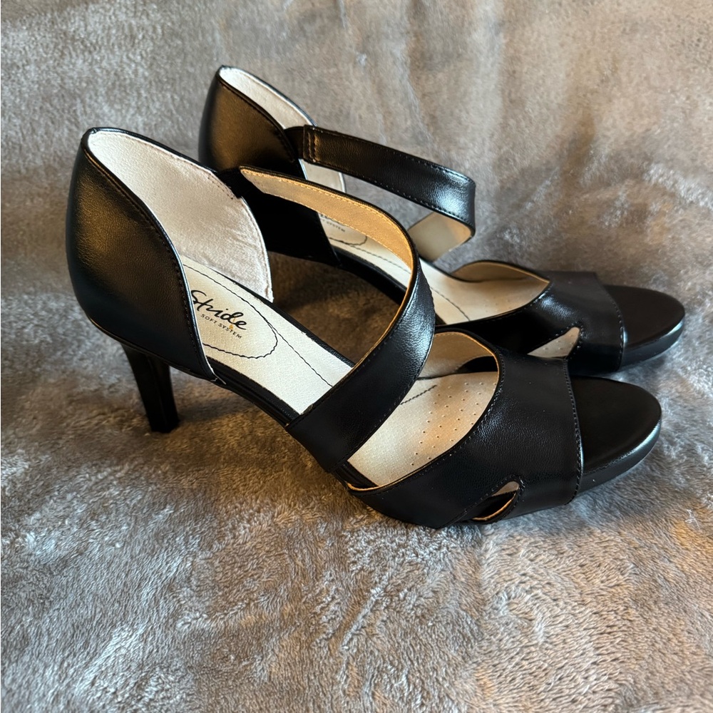 Black High Heels with Thin Heel and Pointed Toe